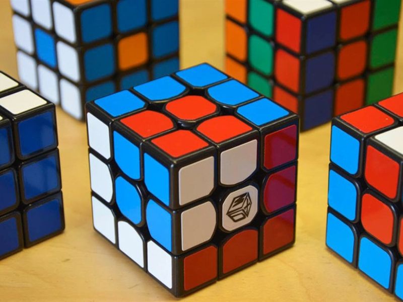 Rubik 4x4 có hình dáng khá giống rubik 3x3